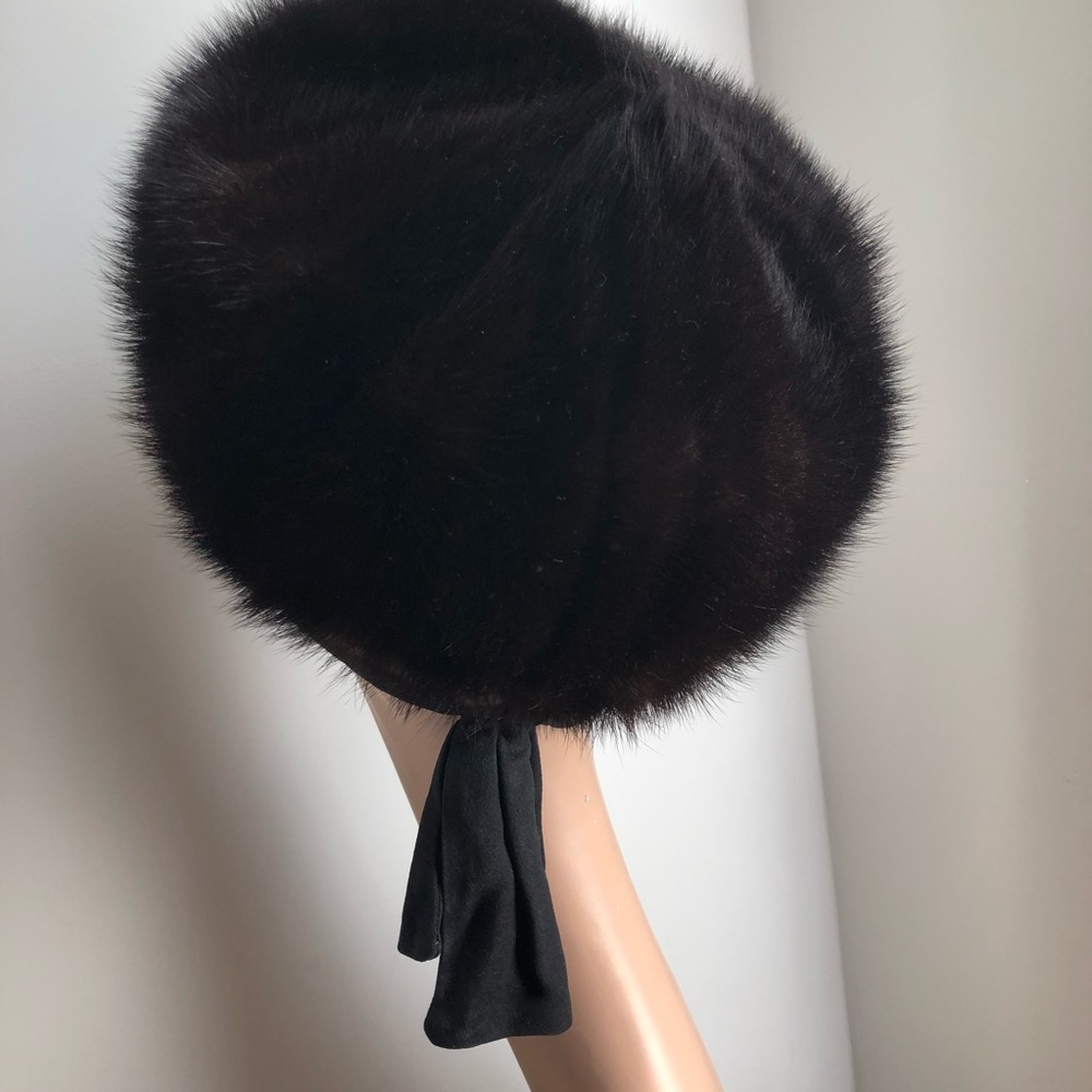 Vintage 1960s Betmar Mink Fur Ladies Hat in sable color size 6 - Picture 7 of 15